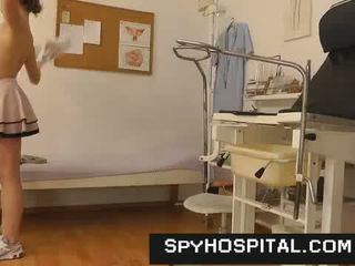 Ispiya kamera set-up sa gyno check-up room