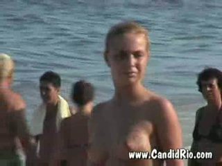 2 bez trička európske babes hooking na copacabana pláž