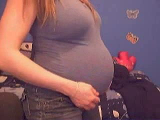Menunjukkan hamil perut