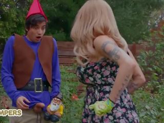 Lil Humpers - Sexy Babe Joslyn James Lawn Gnome Comes to Life