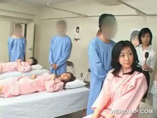Asiática morena chica blows peluda shaft en la hospital