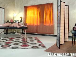 Brazzers - leya falcon gets baisée par son masseuse