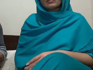 Sexy ấn độ aunty với lover possing cô ấy ngực & p