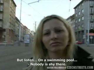 Tsjechisch streets - ilona takes cash voor publiek seks video-