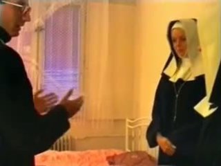 Priest ve two nuns