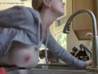 Krūtinga neištikimybė žmona banged apie virtuvė counter: nemokamai porno 8d | xhamster