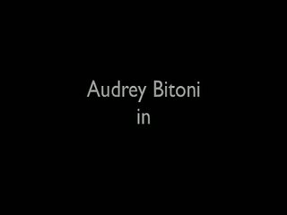 Audrey bitoni solo in latek