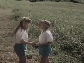 2 tyttö scouts sisään kenttä fantasy