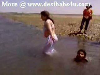 Warga pakistan sindhi karachi aunty bogel river bath