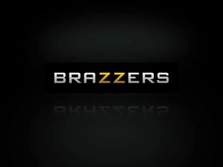 Brazzers - дитина got титьки - повний тіло масаж сцена.