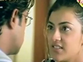 Telugu herečka kajol agarwal predstavenie prsia