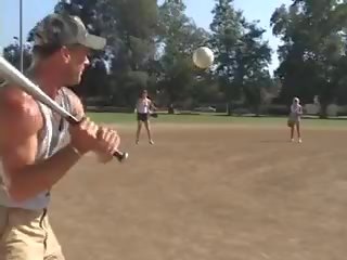 Allenatore shows 2 female athletes come a properly trattare un | youporn