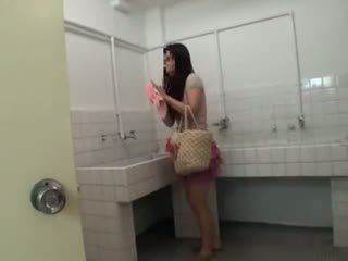 متلمس و مارس الجنس في مدرسة مرحاض