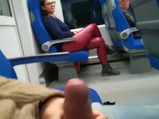 Stranger jerked și suge mă în the tren