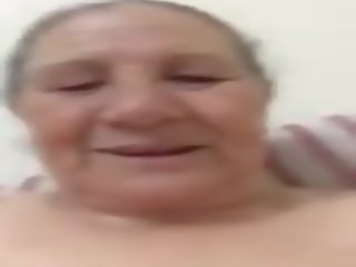 An γριά γυναίκα shows τον εαυτό της, ελεύθερα γριά online πορνό βίντεο ea
